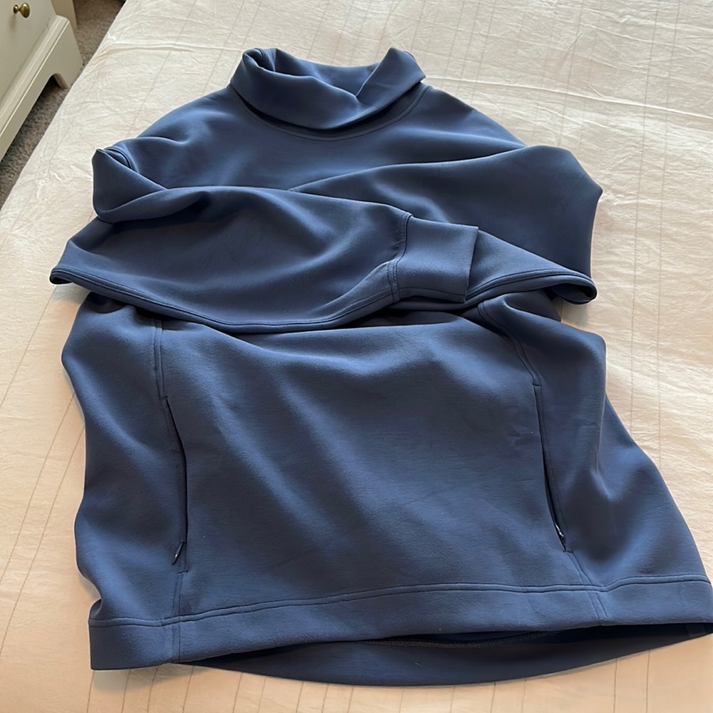 Lululemon pullover